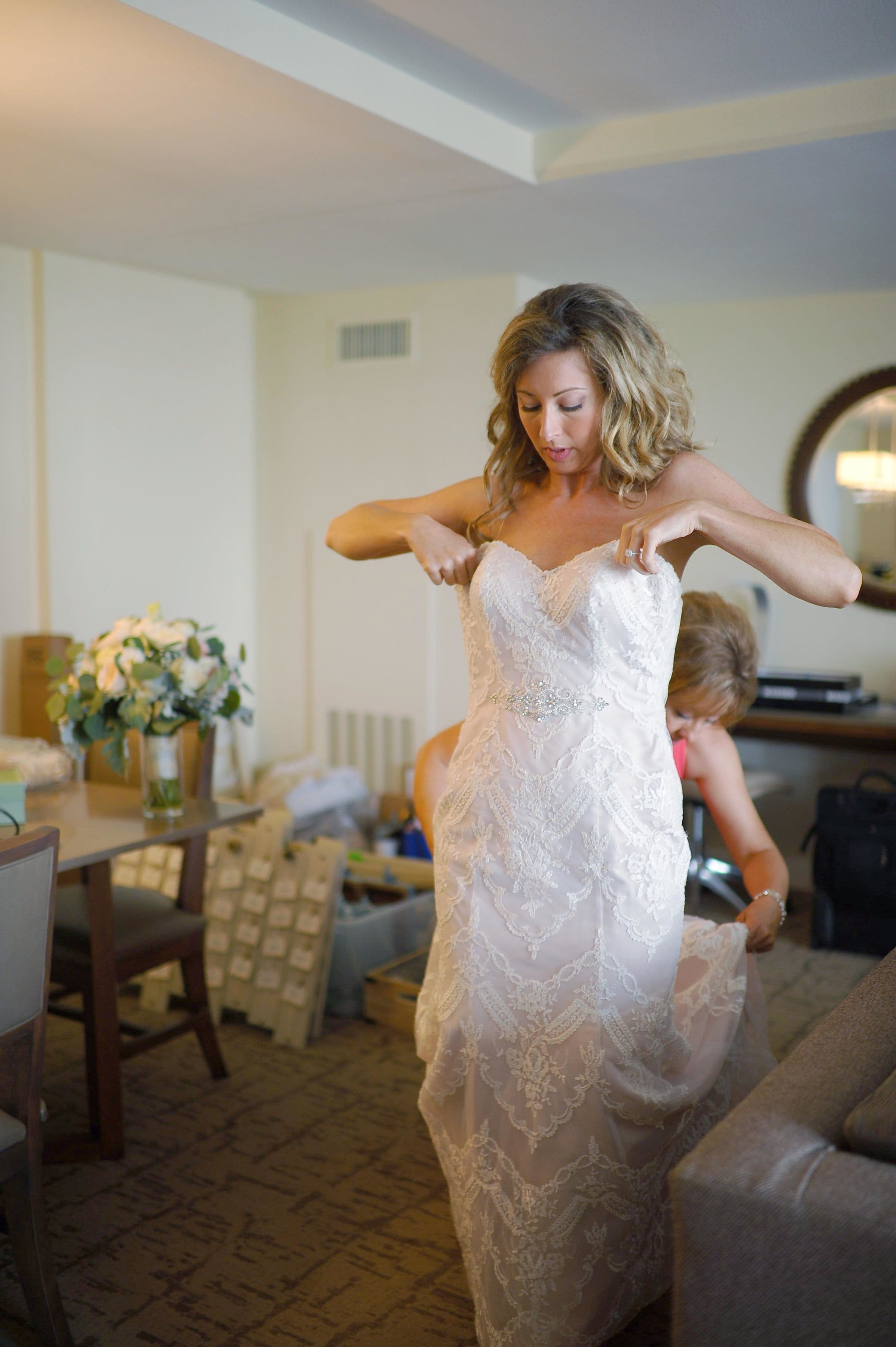 Um elegante casamento no destino da Flórida com vestido blush 