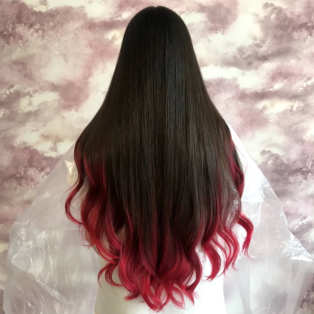 Cheveux rouges et noirs:ombre, balayage et reflets 