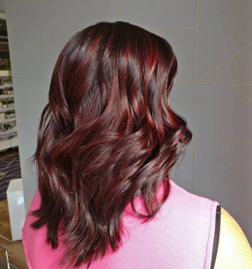 16 cheveux bruns les plus chauds avec des reflets rouges 