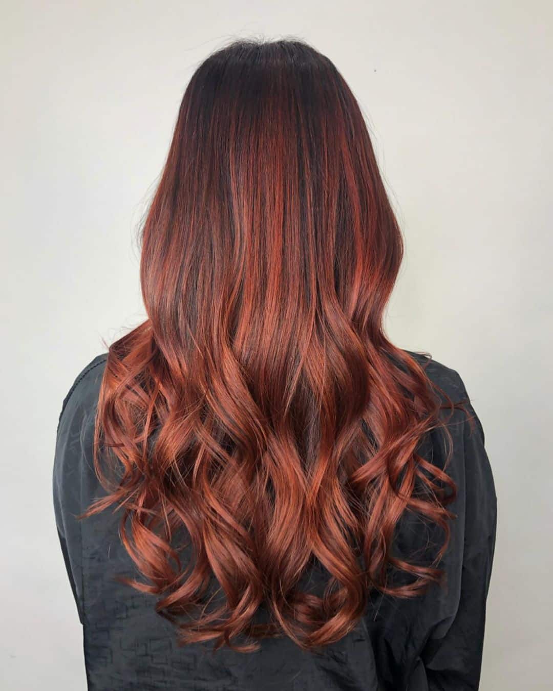 27 couleurs de cheveux de balayage brun populaire tendance en 2022 