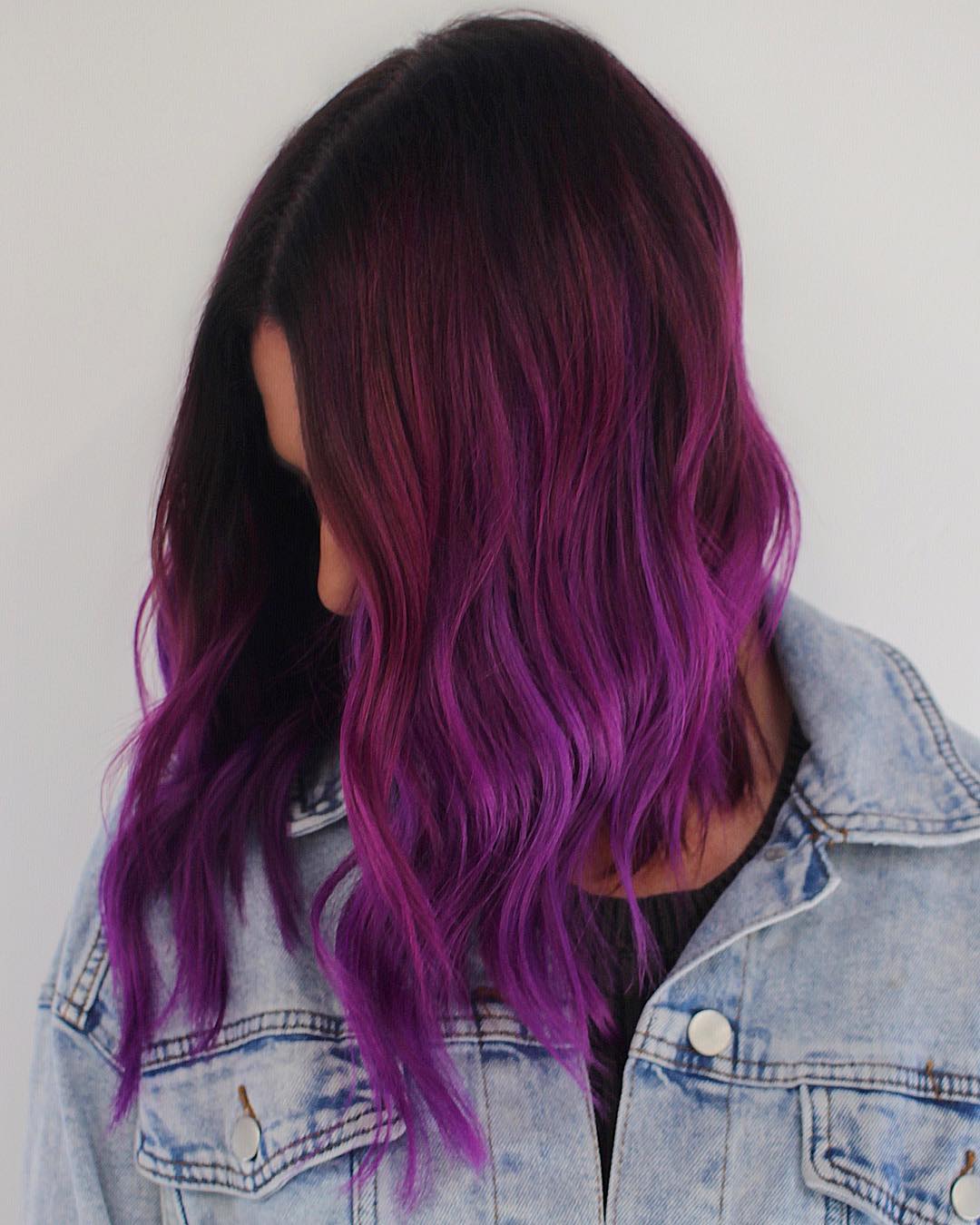 23 idées de couleur de cheveux violet foncé pour les femmes tendance en 2022 