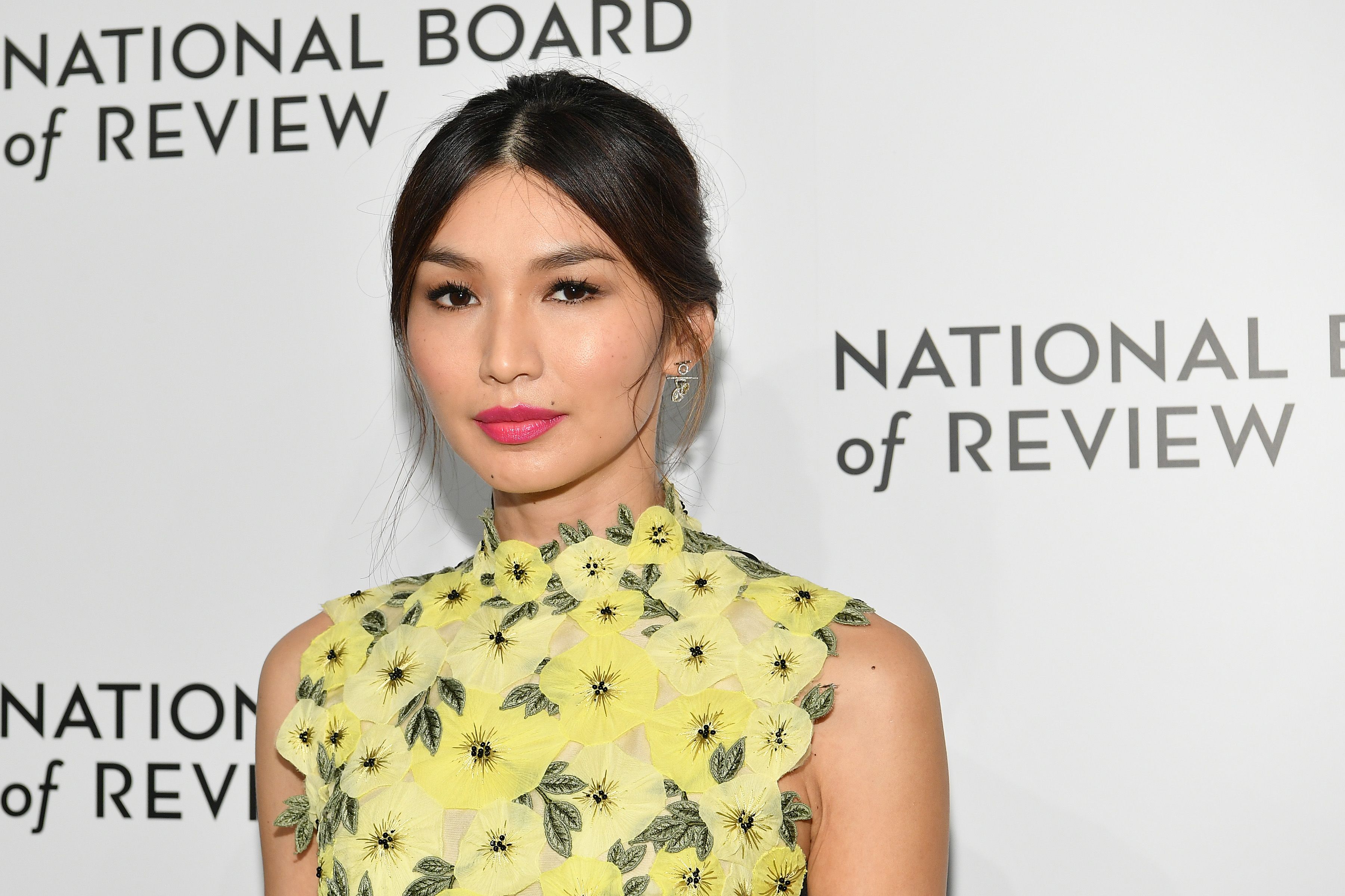 Gemma Chan, 39, teilt das 14 -Dollar -Hyaluronsäure -Serum, das sie liebt, für einen glatten Teint 