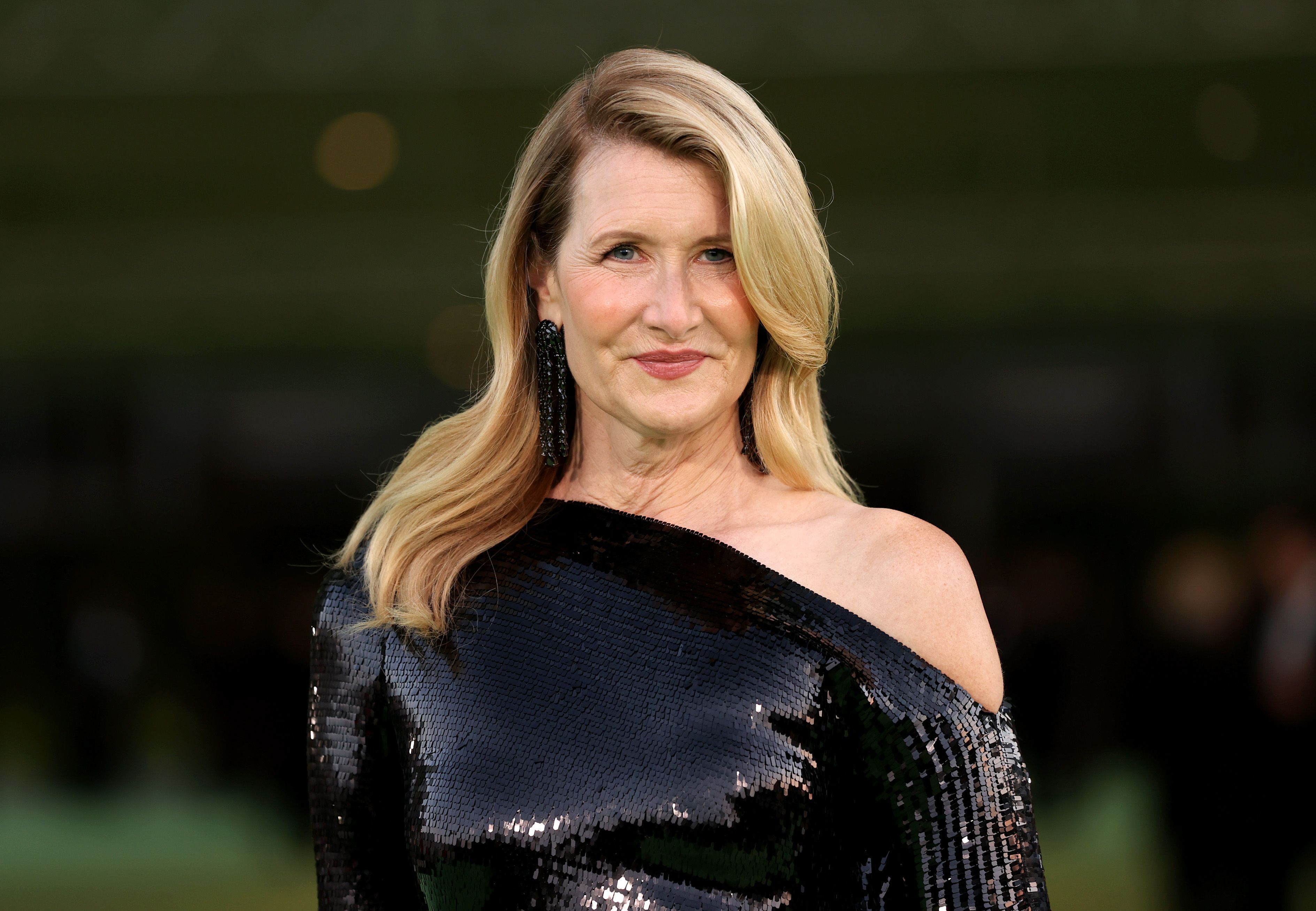 Laura Dern ist „verliebt“ in diesem kultfeindlichen Serum, das feine Linien löscht 