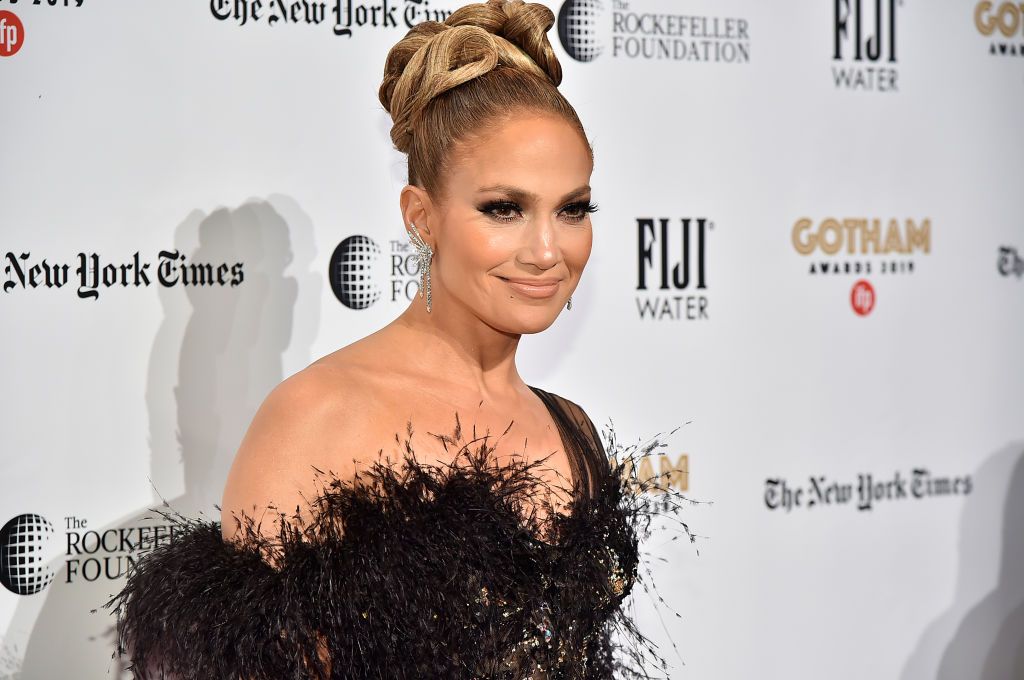 Jennifer Lopez schwört, dieses Gesichtsserum ist ihr „Jugendbrunnen“ und lässt ihre Haut leuchten 