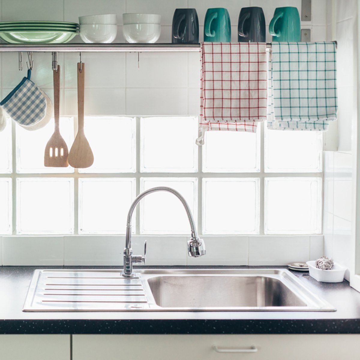 Cómo organizar su cocina como Marie Kondo:10 pasos a una cocina más eficiente y más eficiente 