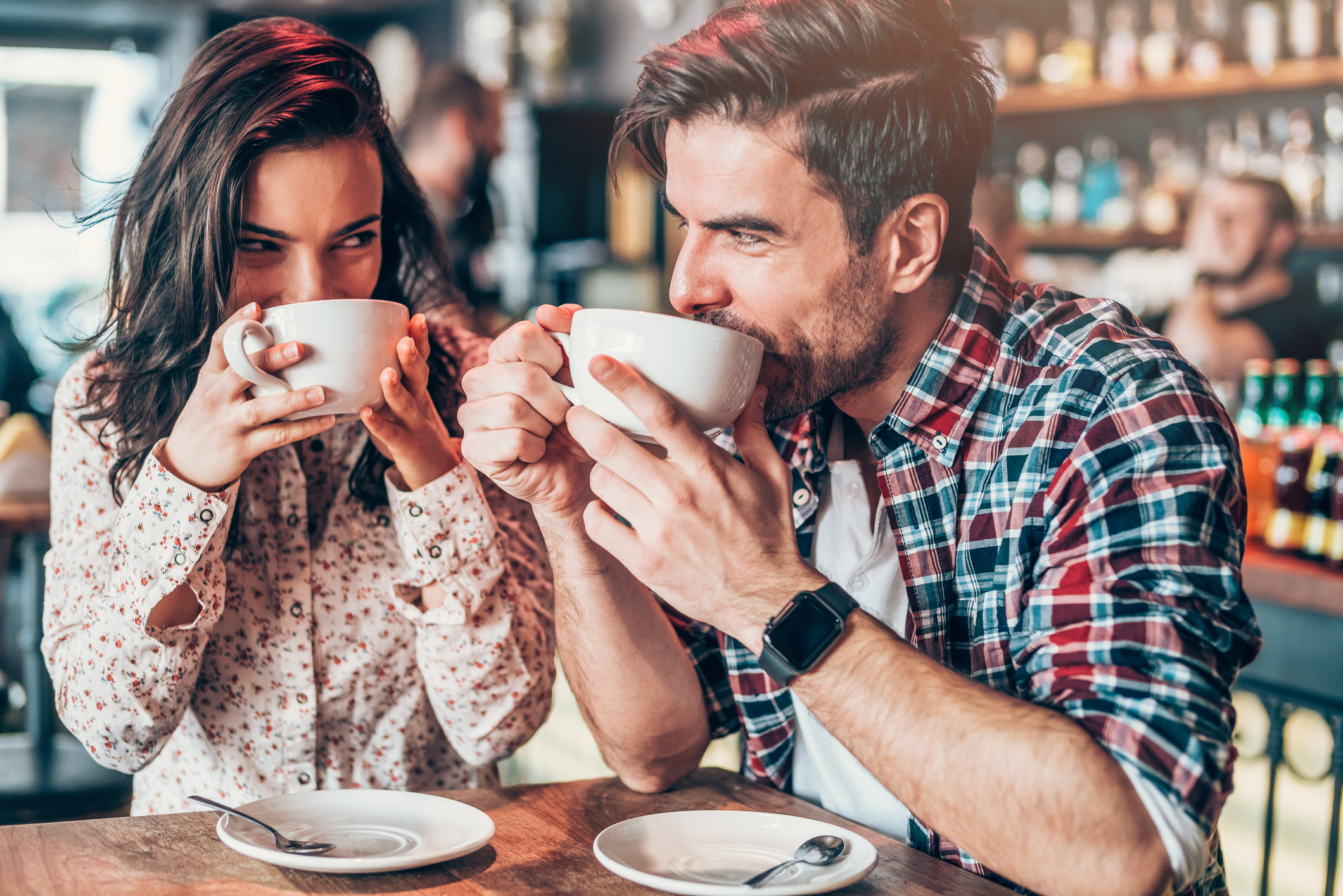 Ecco come gli uomini mostrano il loro amore per il loro partner senza dirlo 