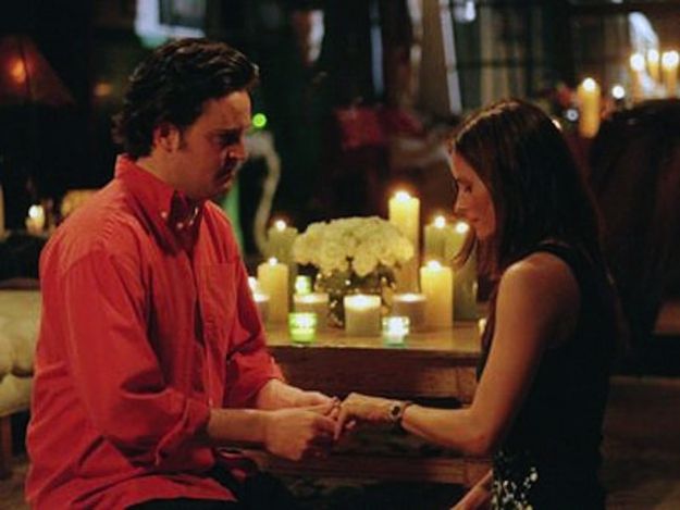 Mondler vs Roschel :Monica와 Chandler는 친구들의 Ross &Rachel보다 더 나은 커플임을 증명했습니다. 