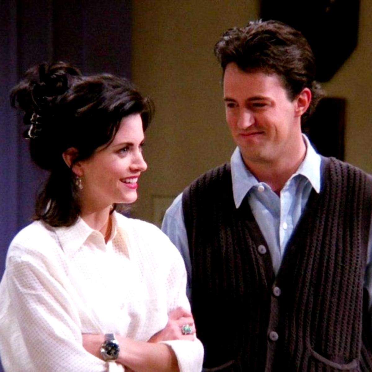 Mondler vs Roschel :Monica와 Chandler는 친구들의 Ross &Rachel보다 더 나은 커플임을 증명했습니다. 