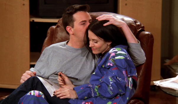 Mondler vs Roschel :Monica와 Chandler는 친구들의 Ross &Rachel보다 더 나은 커플임을 증명했습니다. 