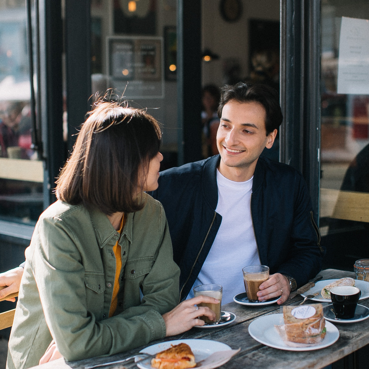 5 modi semplici per iniziare una conversazione con uno sconosciuto carino 