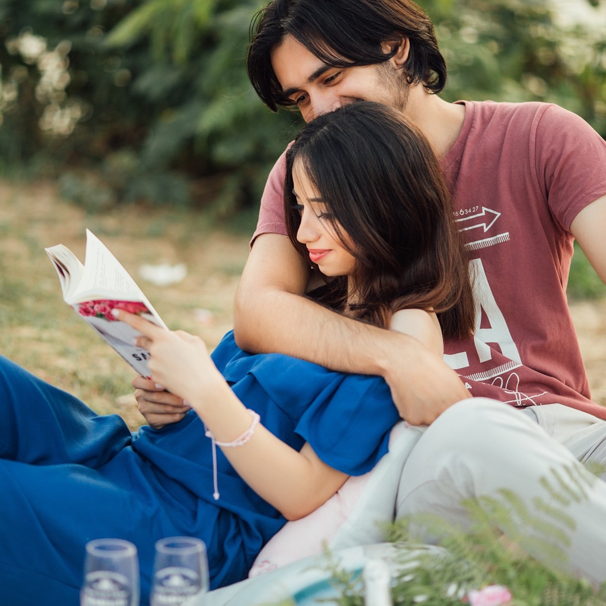 Ide Tanggal Romantis Untuk Kutu Buku dalam Hidup Anda 