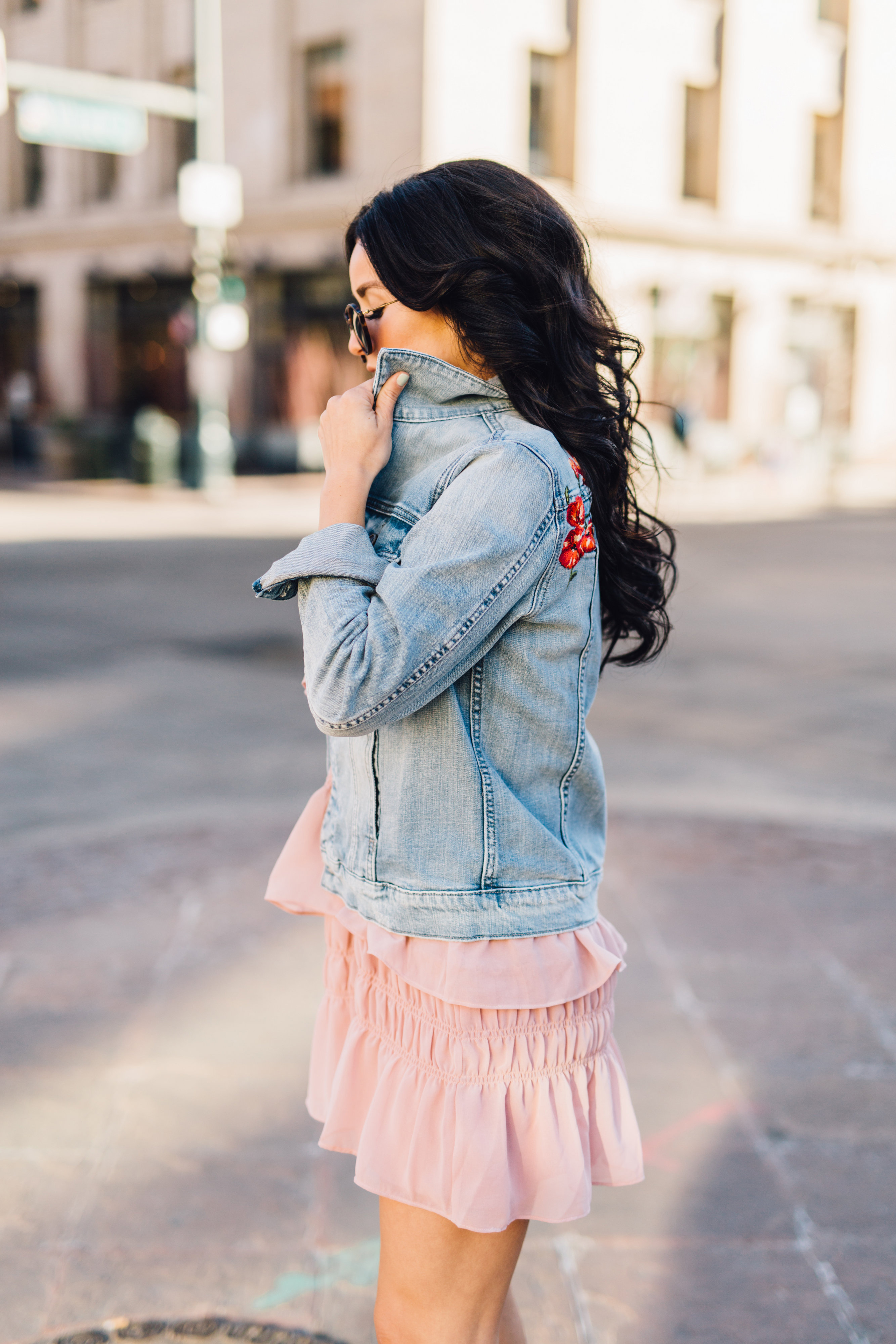 Style Ruffles et Vestes en jean brodées 