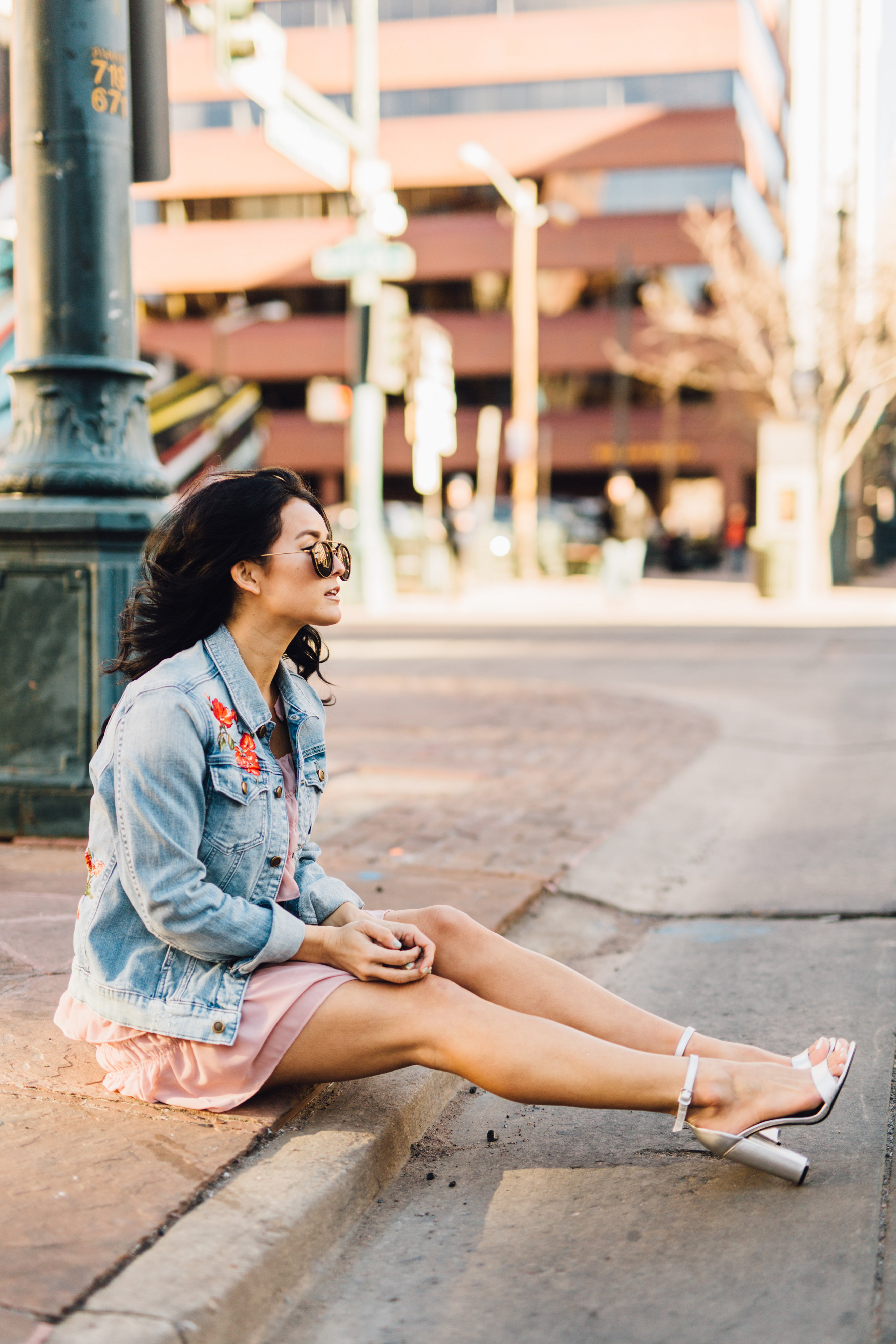 Style Ruffles et Vestes en jean brodées 