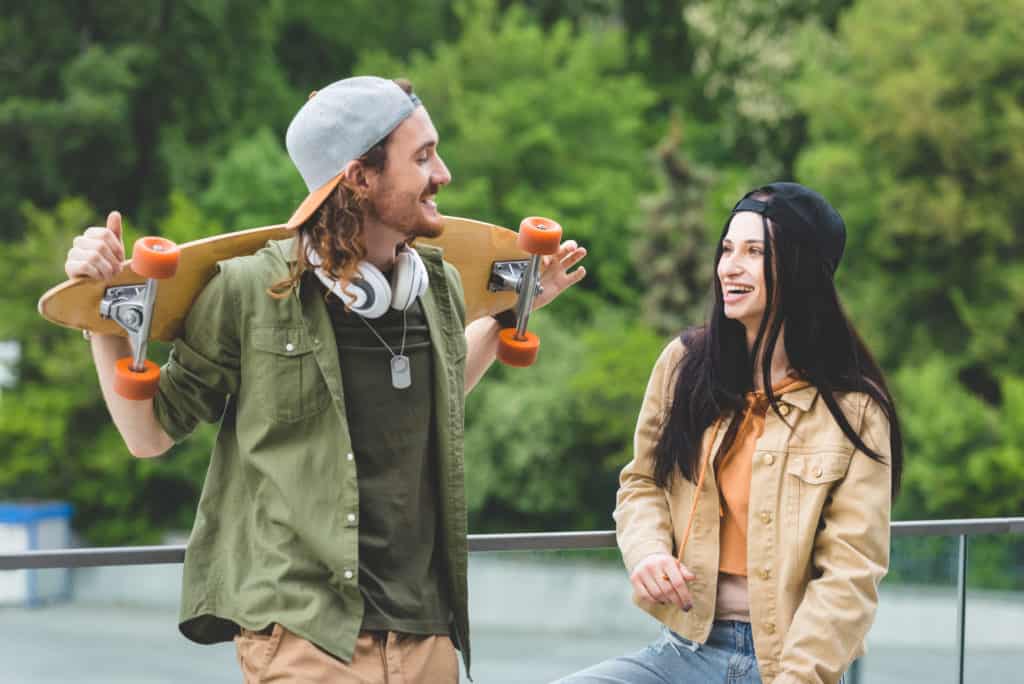 처녀 자리 여자를 당신에게 집착하게 만드는 방법 (3+ 매력적인 방법) 