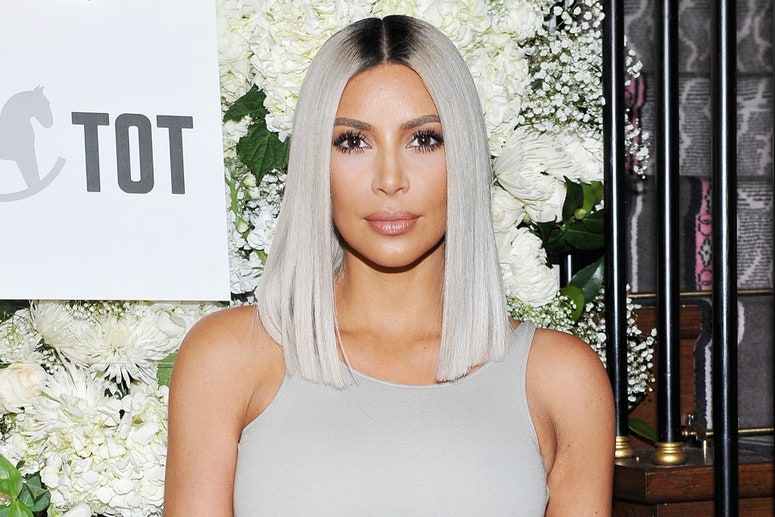 Kim Kardashian tiene que visitar a su facialista a las 10 p.m. porque está tan ocupada equilibrando el trabajo y la maternidad 