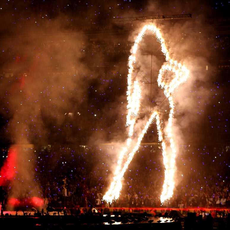 Så det är så JLO blev redo för gårdagens Super Bowl 