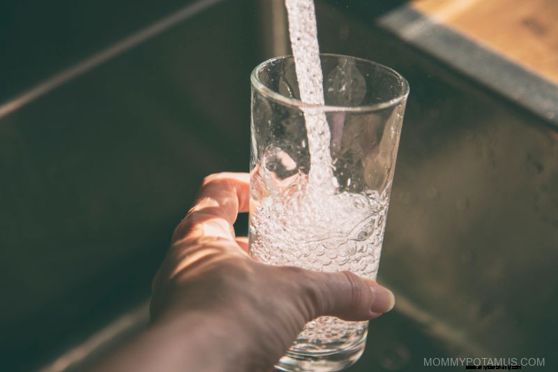 Cómo averiguar qué hay en el agua del grifo 