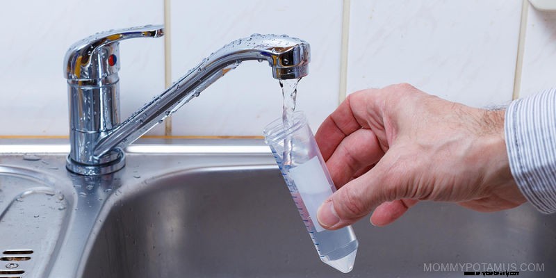 Cómo averiguar qué hay en el agua del grifo 