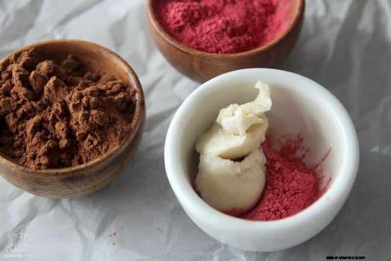 Recettes de blush à la crème de bricolage et de teintes pour les lèvres 