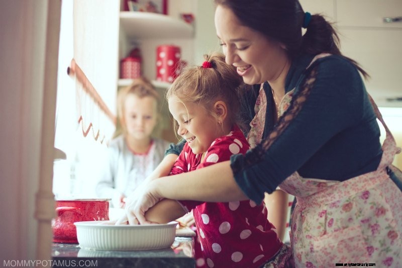 Varför familjetraditioner är viktiga (plus 21+ idéer för att komma igång) 