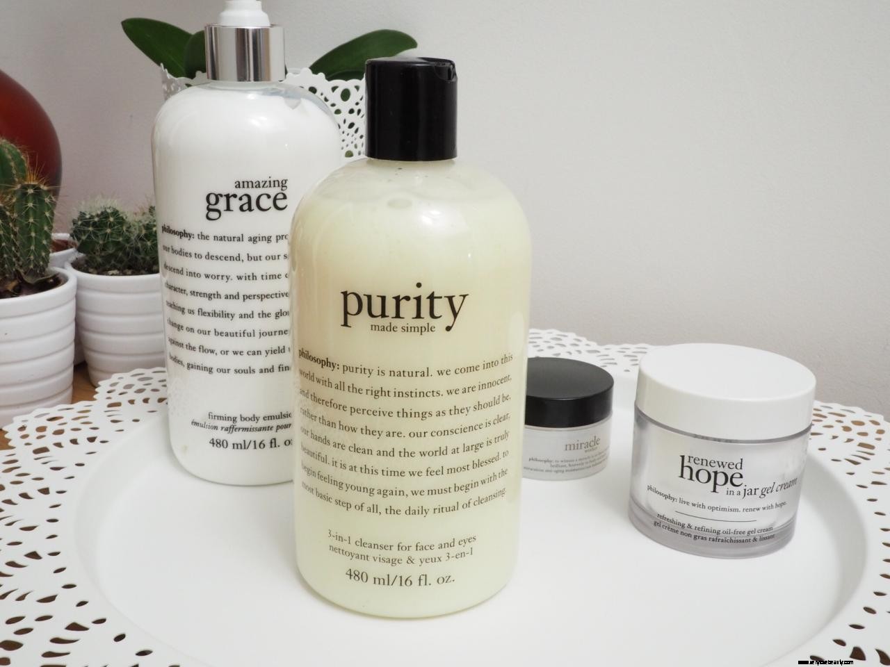 Philosophy Skin Care Review |純度の洗顔、奇跡の労働者、瓶の中で希望を更新し、驚くべきグレースボディローション。  