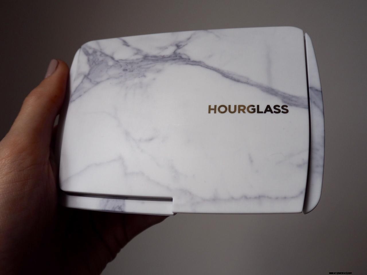 Granskning | Hourglass Ambient Lighting Edit-Surreal Light Palette  