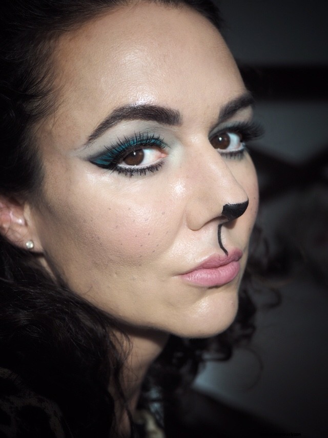 1960er Halloween Cat Make -up -Tutorial 