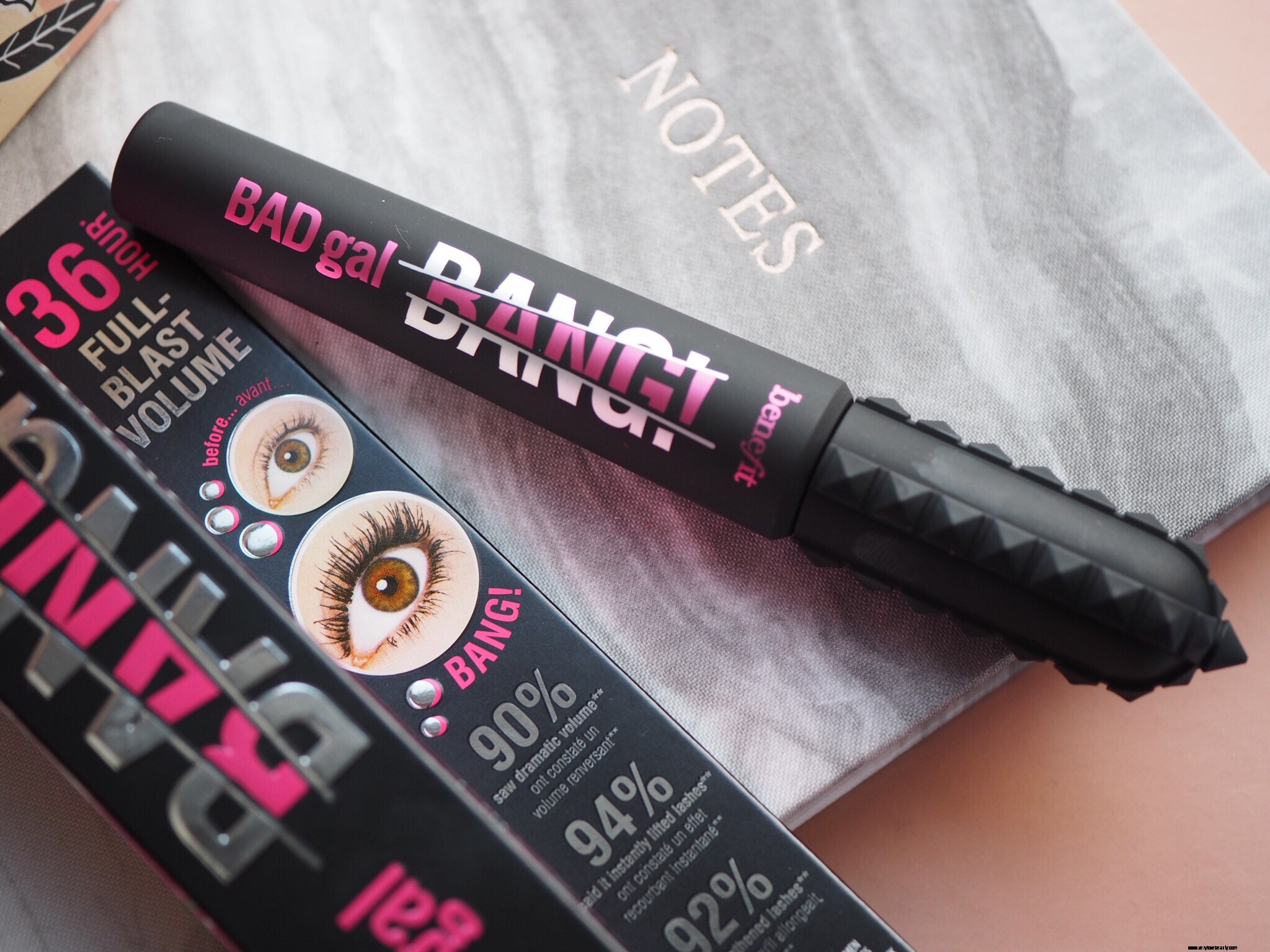 Nutzen Sie die Bad Gal Bang Mascara Review und vor und nach Bildern 